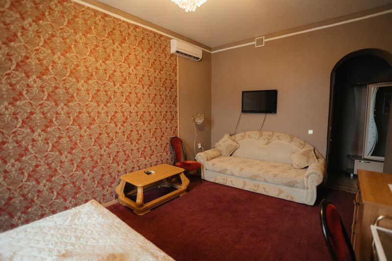 Полулюкс второй этаж (розовый) спальня