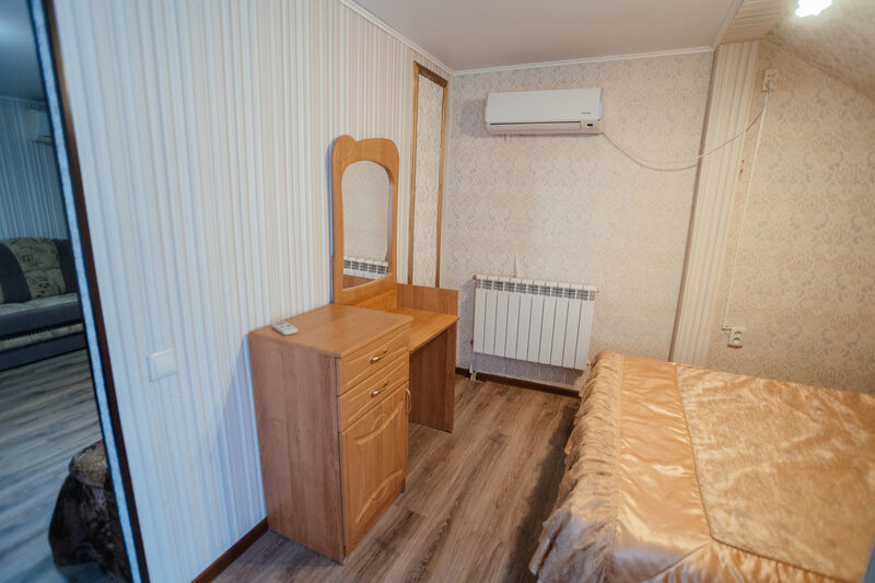 Полулюкс двухкомнатный 3 этаж спальня