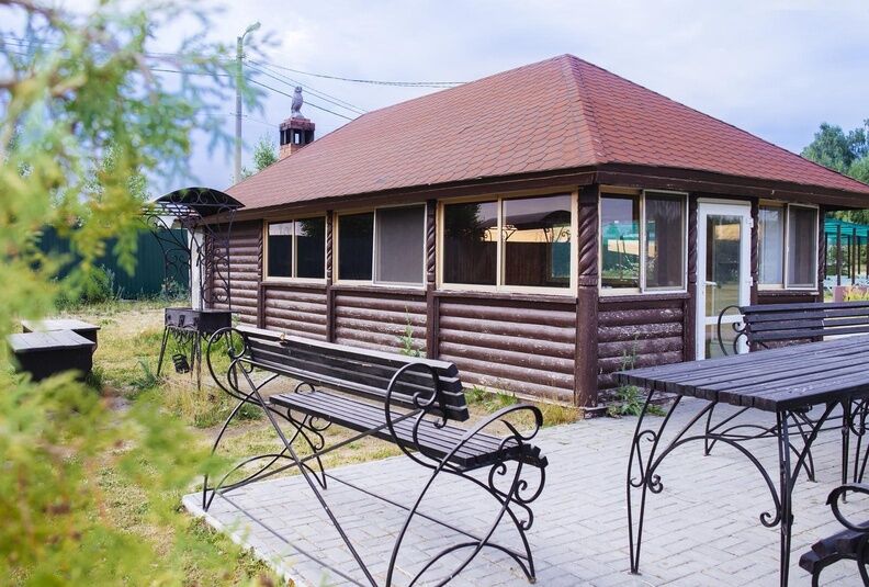 Беседка у озера