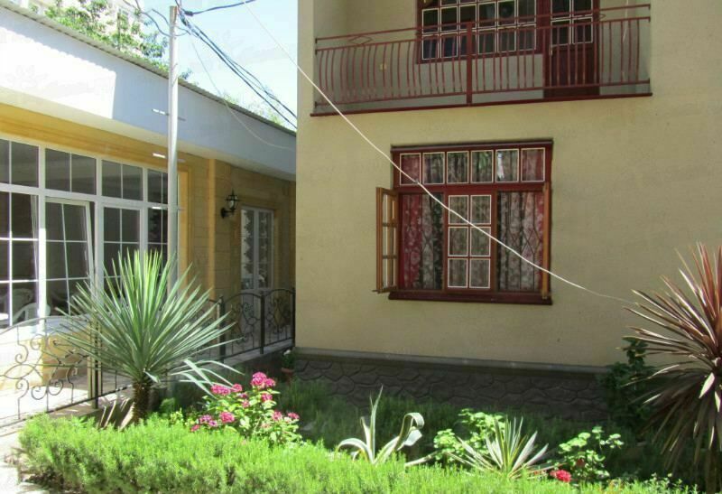 Клумбы у гостевого дома | Лидия, Краснодарский край