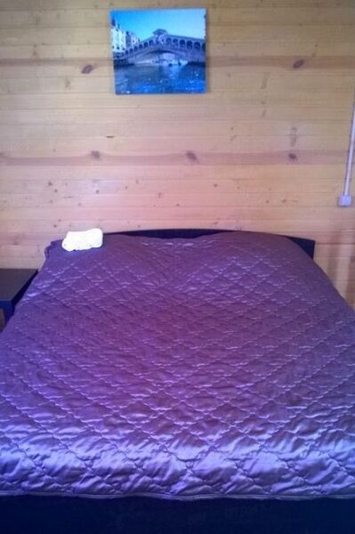 Кровать в номере | Старый сад, Краснодарский край