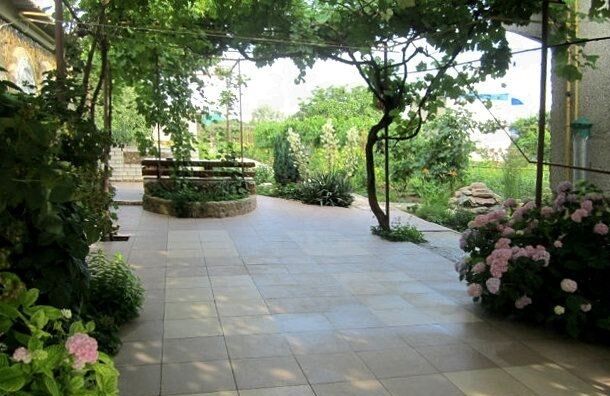 Двор гостевого дома | Летний сад, Краснодарский край