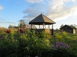 Дом Кирилловых сторона 1, Гостевой комплекс Каменный Бор, Гавриловская