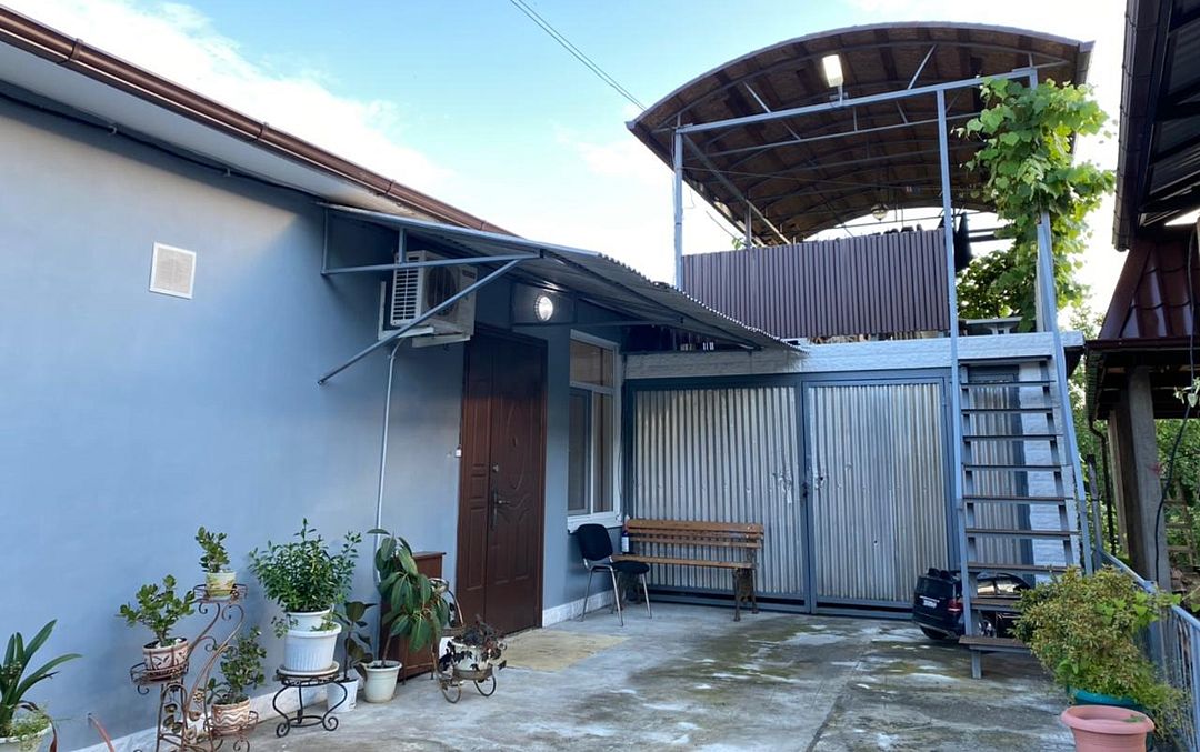 Двор | Дом на Очаленко 7, Сухумский район