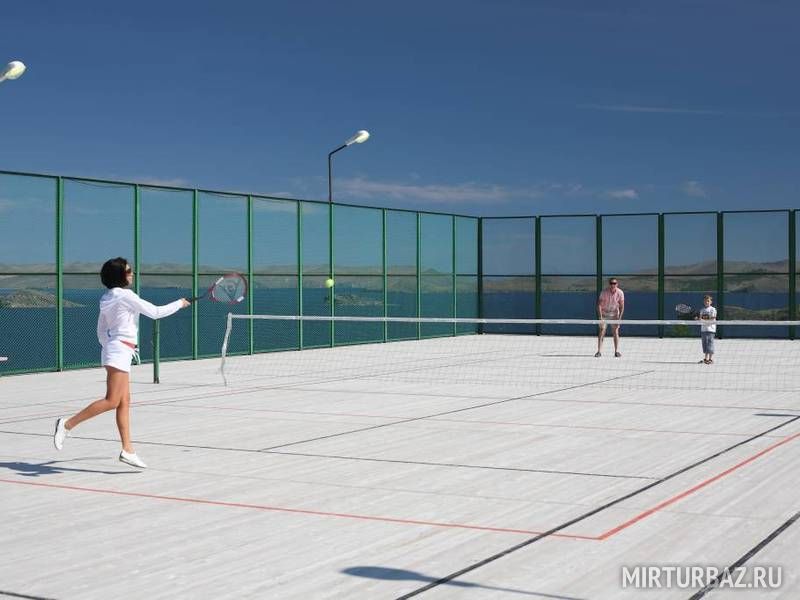 Теннисный корт