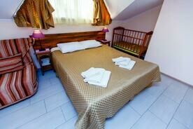 Апартаменты 2х комнатные  с кухней (мансарда), Гостевой дом Варвара, Геленджик