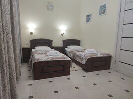 Семейный 2 комнатный  5-местный 1 этаж, Гостевой дом Лазурный бриз, Адлер