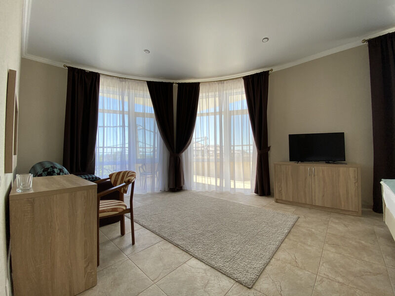 Джуниор Сьют Семейный 2-местный 1-комнатный