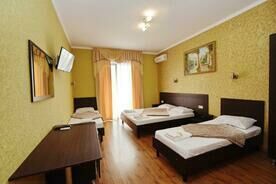 Стандарт ПК 4-местный с балконом, Гостевой дом Наталья, Кабардинка