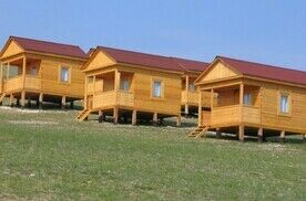 Одноэтажные деревянные домики, База отдыха Базарка, поселок Шида