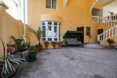 Большой ухоженный двор. | Белла, Краснодарский край