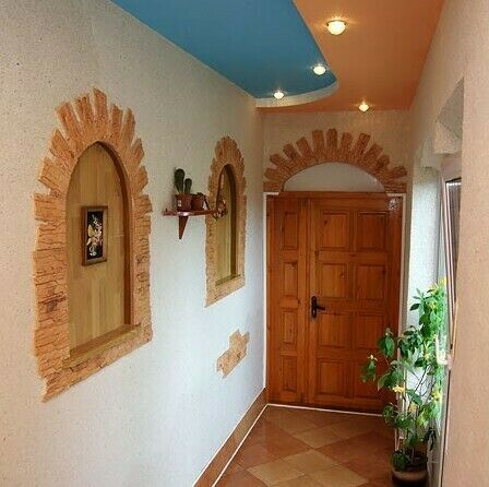 Вход в гостевой домик | У звонницы монастыря, Владимирская область