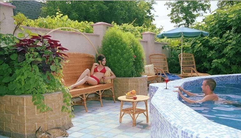 Возле бассейна | Смоковница, Краснодарский край