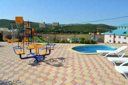 Большая обустроенная территория. | Утес, Краснодарский край