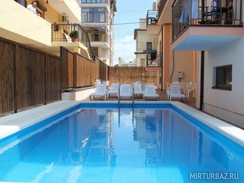 Вид на бассейн