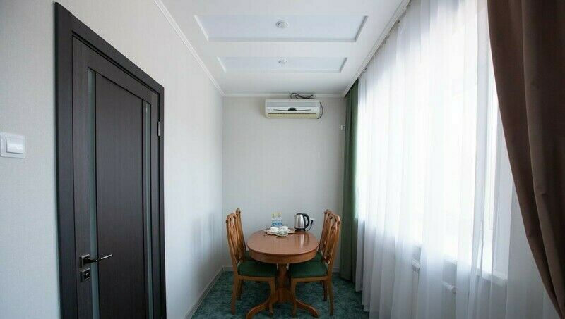 Люкс 2-местный 2-комнатный (DBL со столовой)