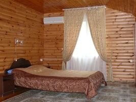 Двухместный номер в доме № 5 (2 этаж), База отдыха Чардым-Дубрава, село Чардым