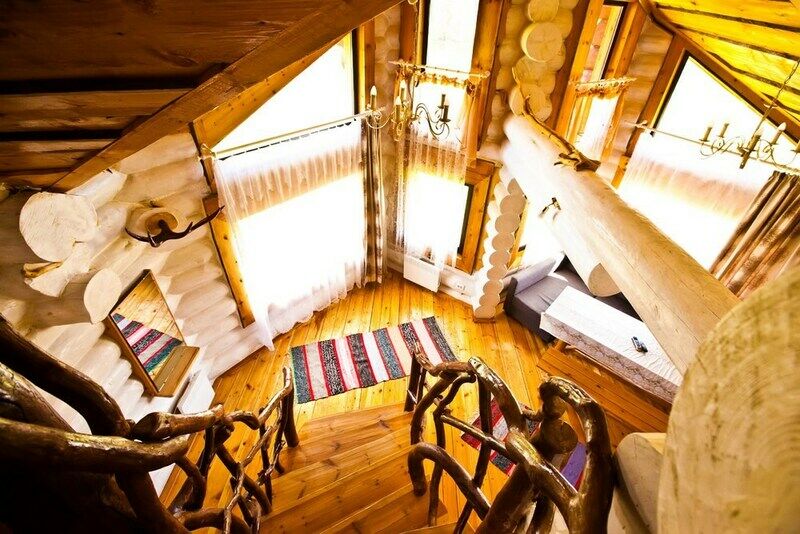 Коттедж 7-местный 2-комнатный «Изба Уютная»