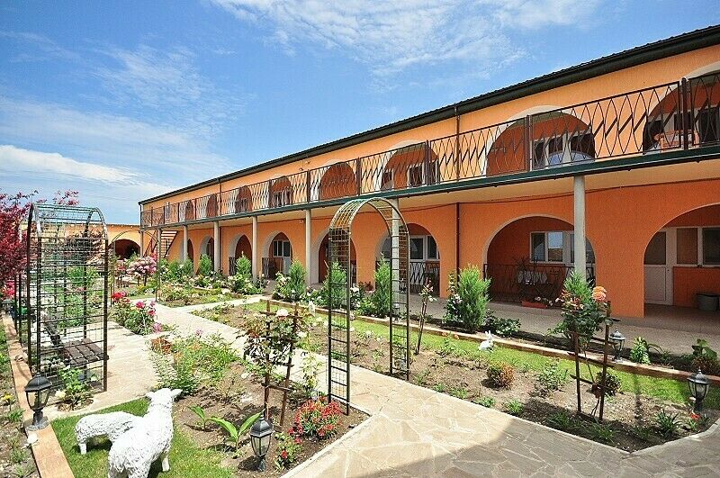 Гостевой дом La Fleur (Ля Флёр), Крым, Межводное 