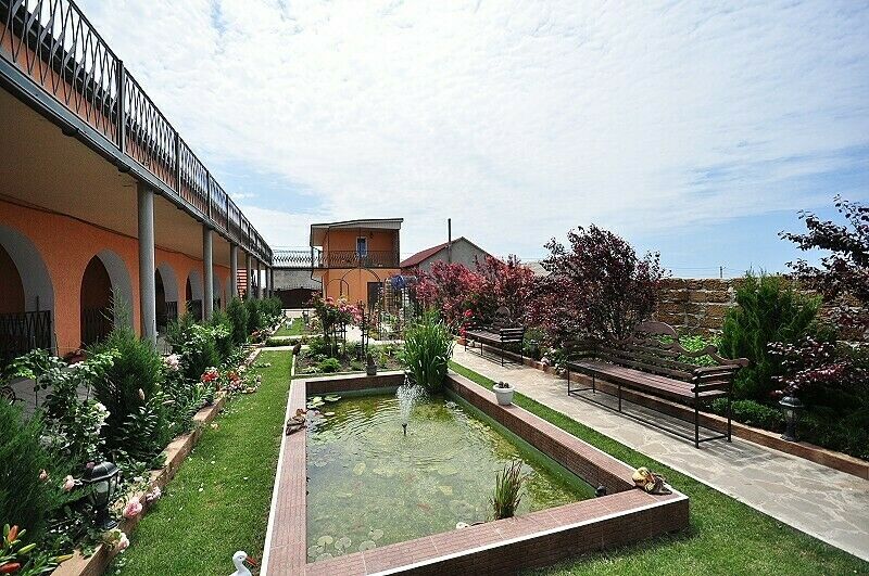 Фасад | La Fleur (Ля Флёр), Крым