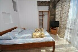 Двухкомнатный номер с видом на море, База отдыха Маяк, Николаевка