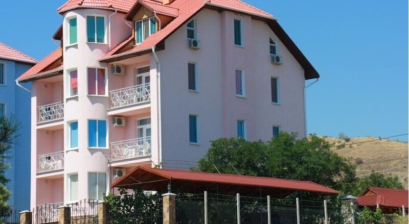 Вид с дороги | Вилла Роза, Крым