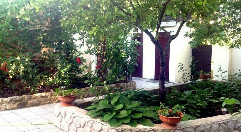 Вход в номера | Белогорье, Крым