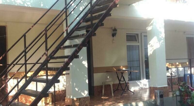 Вход в номера | Белогорье, Крым