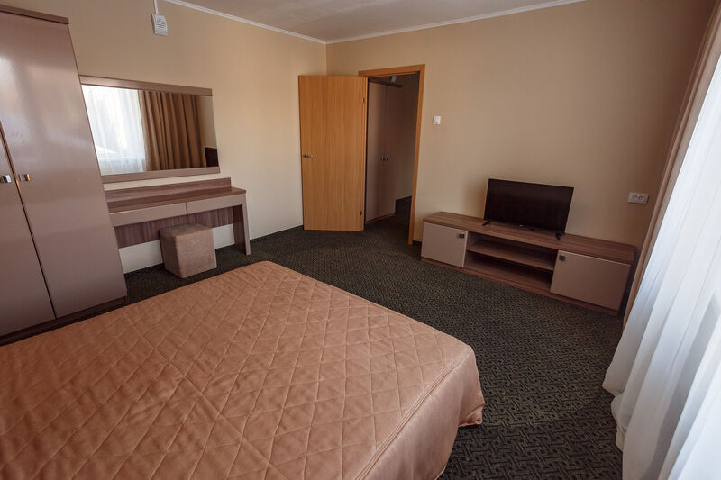 Джуниор Сюит 2-местный 2-комнатный (корпус 1)