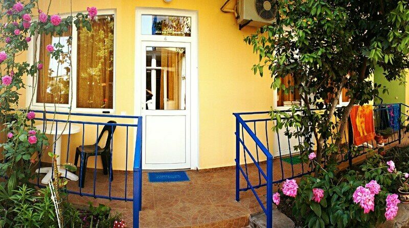 Главный вход | Людмила, Крым