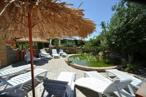 На территории | Казантипская хижина, Крым