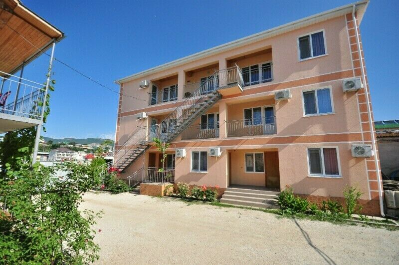 Фасад | Ильяс, Крым