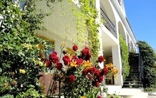 Фасад | У Эли, Крым