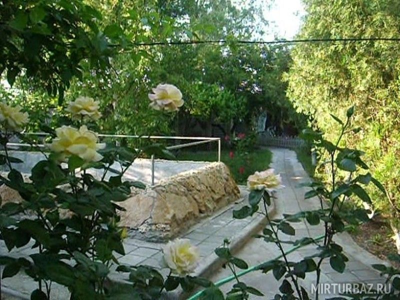 На территории | Дионис, Крым