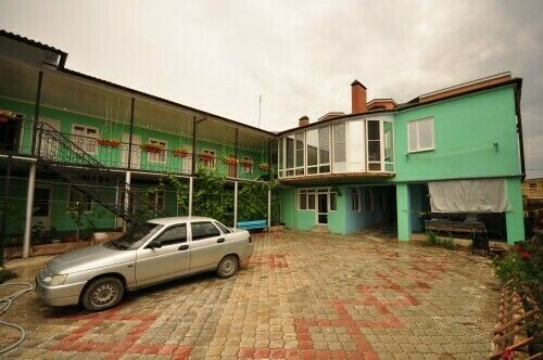 На территории | Гульнара, Крым